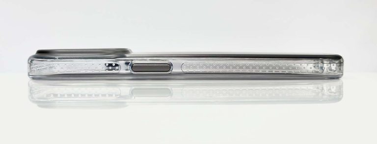 The side view of the gradient phone case is being shown