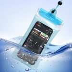 The picture shows the waterproofness of the waterproof bag for phone