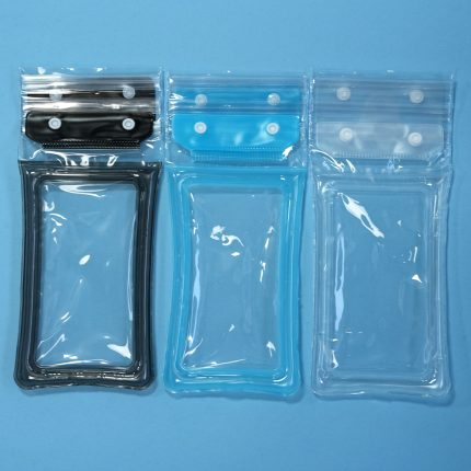 The picture shows what colors the waterproof bag for phone has
