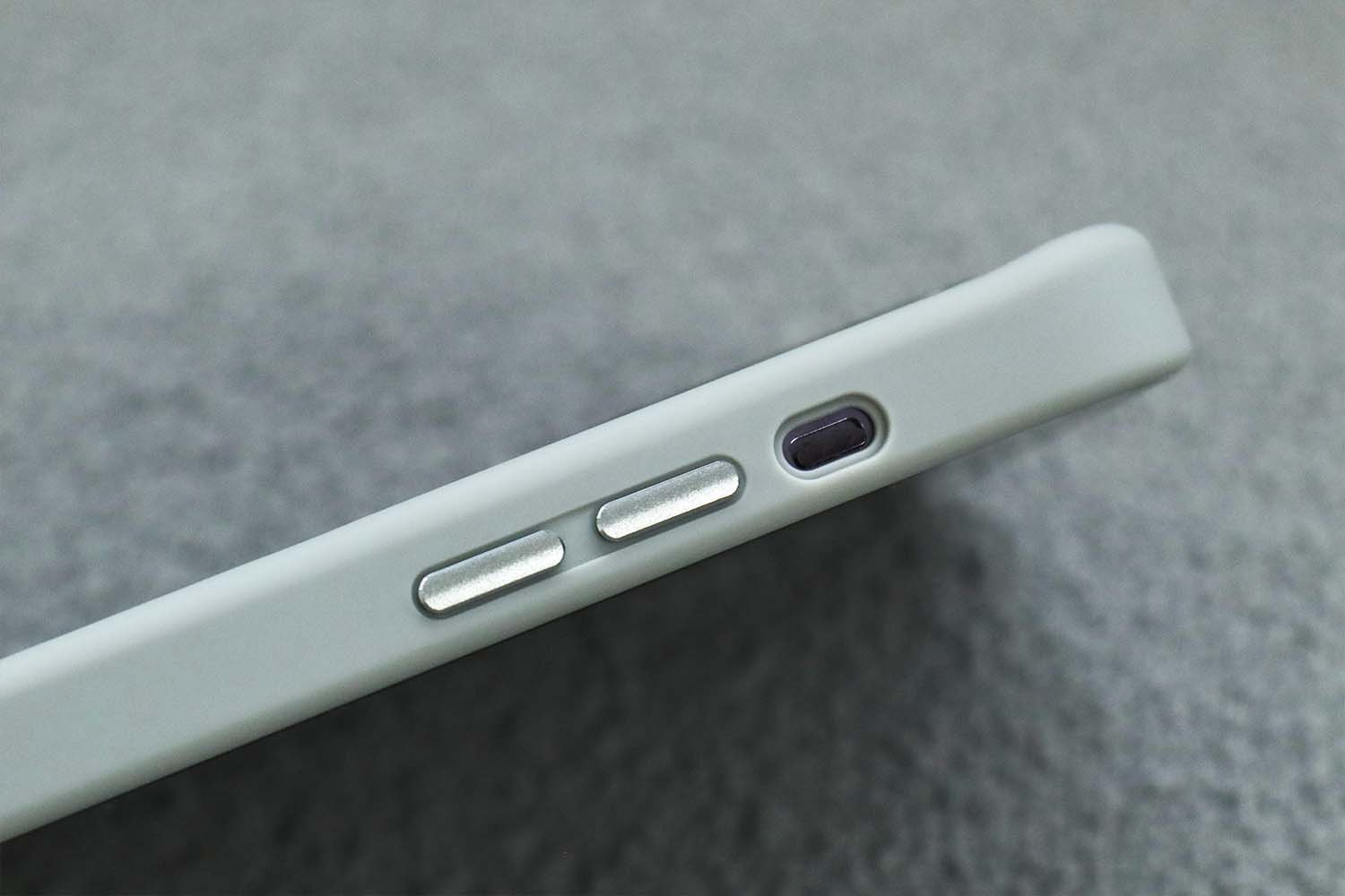 Smart NFC phone case’s metal button
