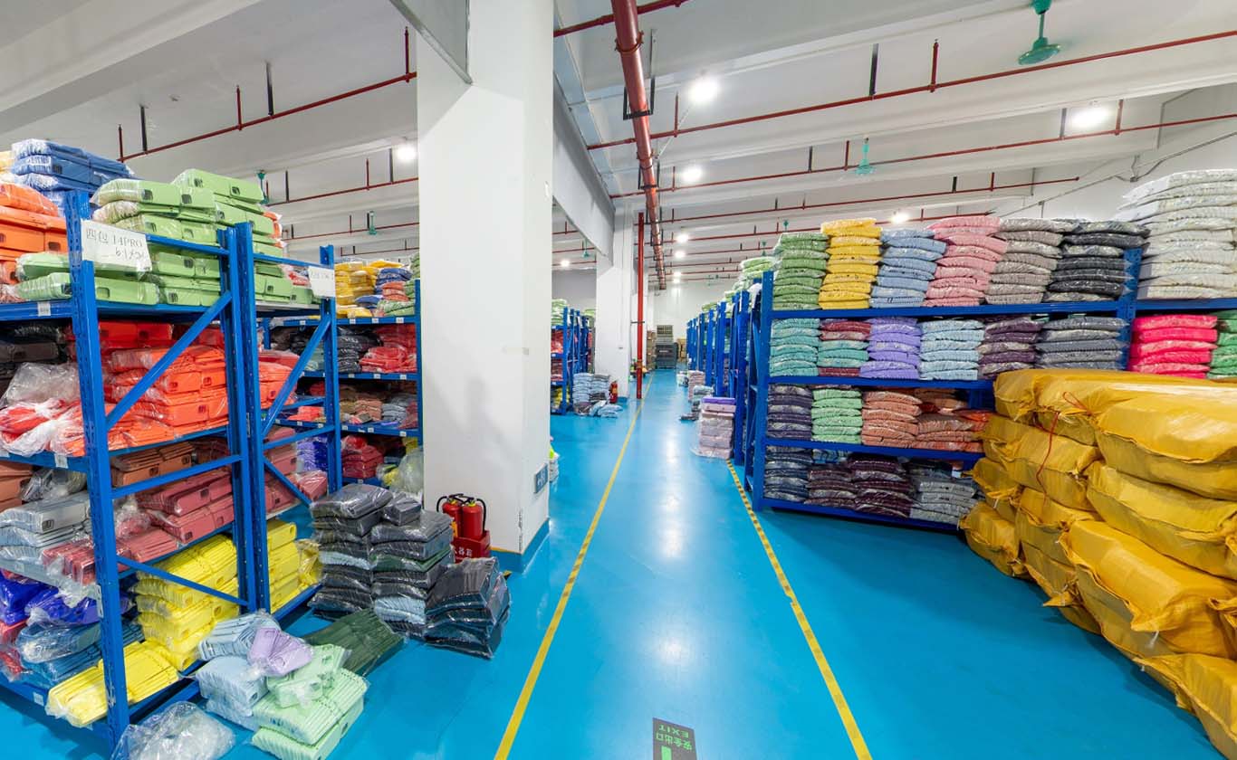 Showing cellular phone cases wholesale factory warehouse with abundant stock